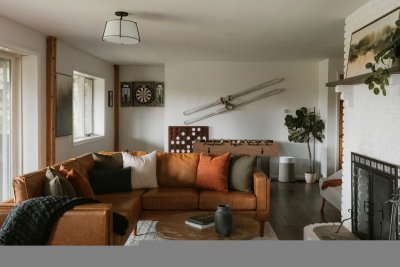 Grijs en wit maken plaats voor warmte in je woonkamer
