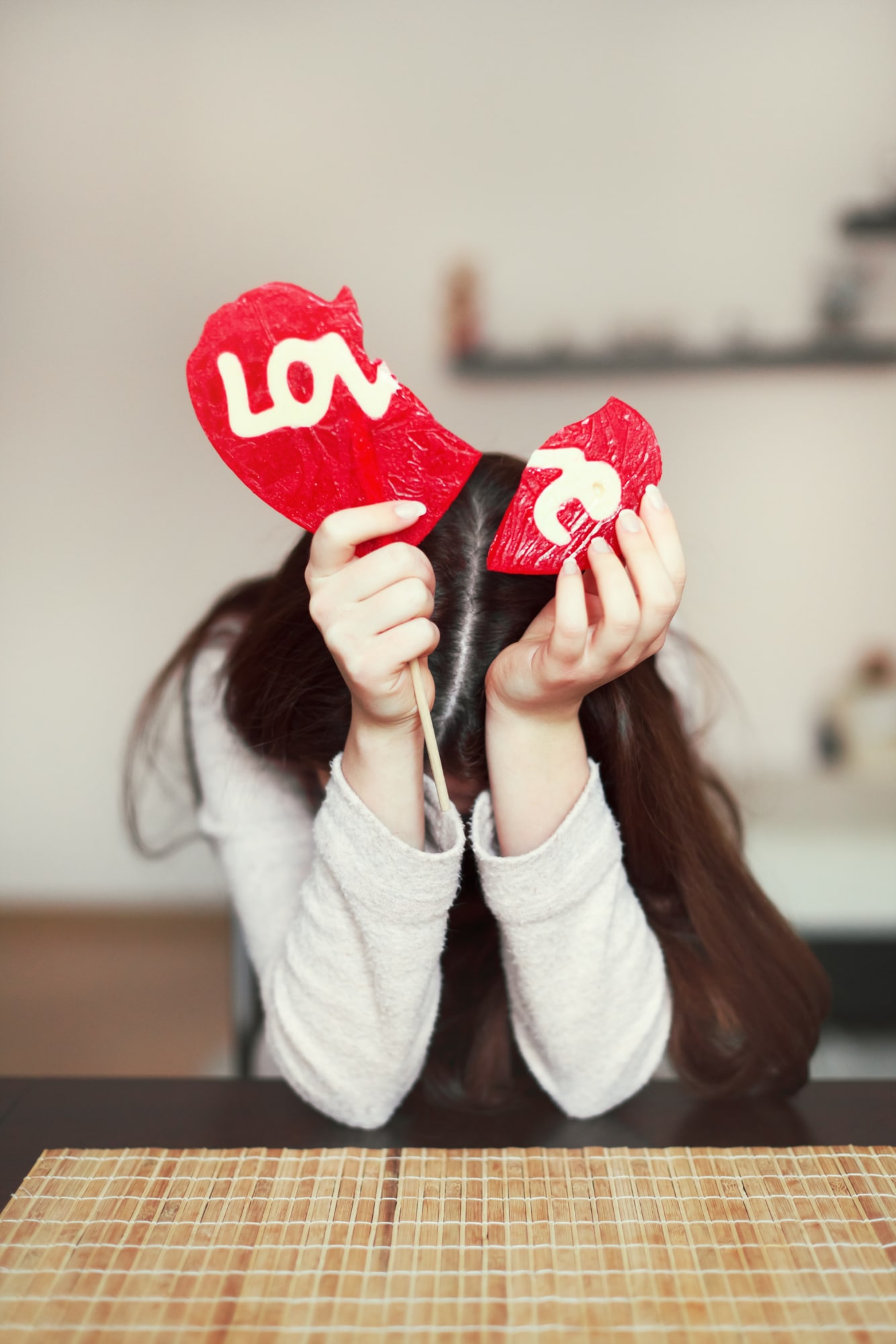 Hoe kom je snel over een gebroken hart heen?